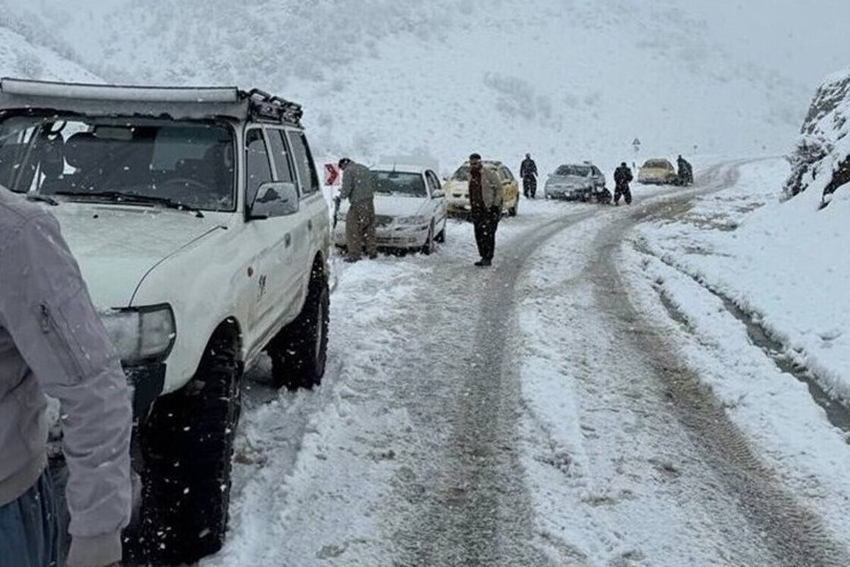 سرپرست پلیس‌راه مازندران گفت: تردد خودروهای بدون زنجیر چرخ از ۲۰ آذرماه در جاده‌های شمال ممنوع است و با رانندگان خاطی برخورد قانونی می‌شود.