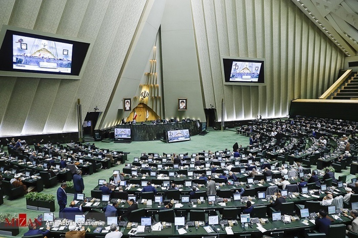 نماینده مردم تبریز، آذرشهر و اسکو در مجلس شورای اسلامی، در نطق میان‌دستور جلسه علنی امروز مجلس گفت: پاداش پایان‌خدمت بخش عمده‌ای از فرهنگیان، از سال ۱۴۰۲ تا به امروز پرداخت نشده که نارضایتی و مشکلاتی را برای فرهنگیان ایجاد کرده است.