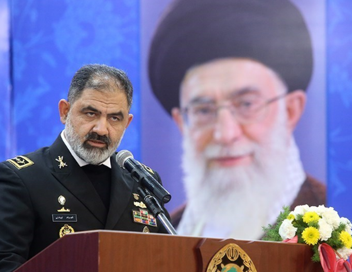 فرمانده نیروی دریایی ارتش گفت: بدون عِده و عُده در عمق اقیانوس‌ها به هسته اصلی شیطان بزرگ در آب‌های آزاد نزدیک شدیم و آنان را راندیم و نام ایران را با اقتدار فریاد زدیم.