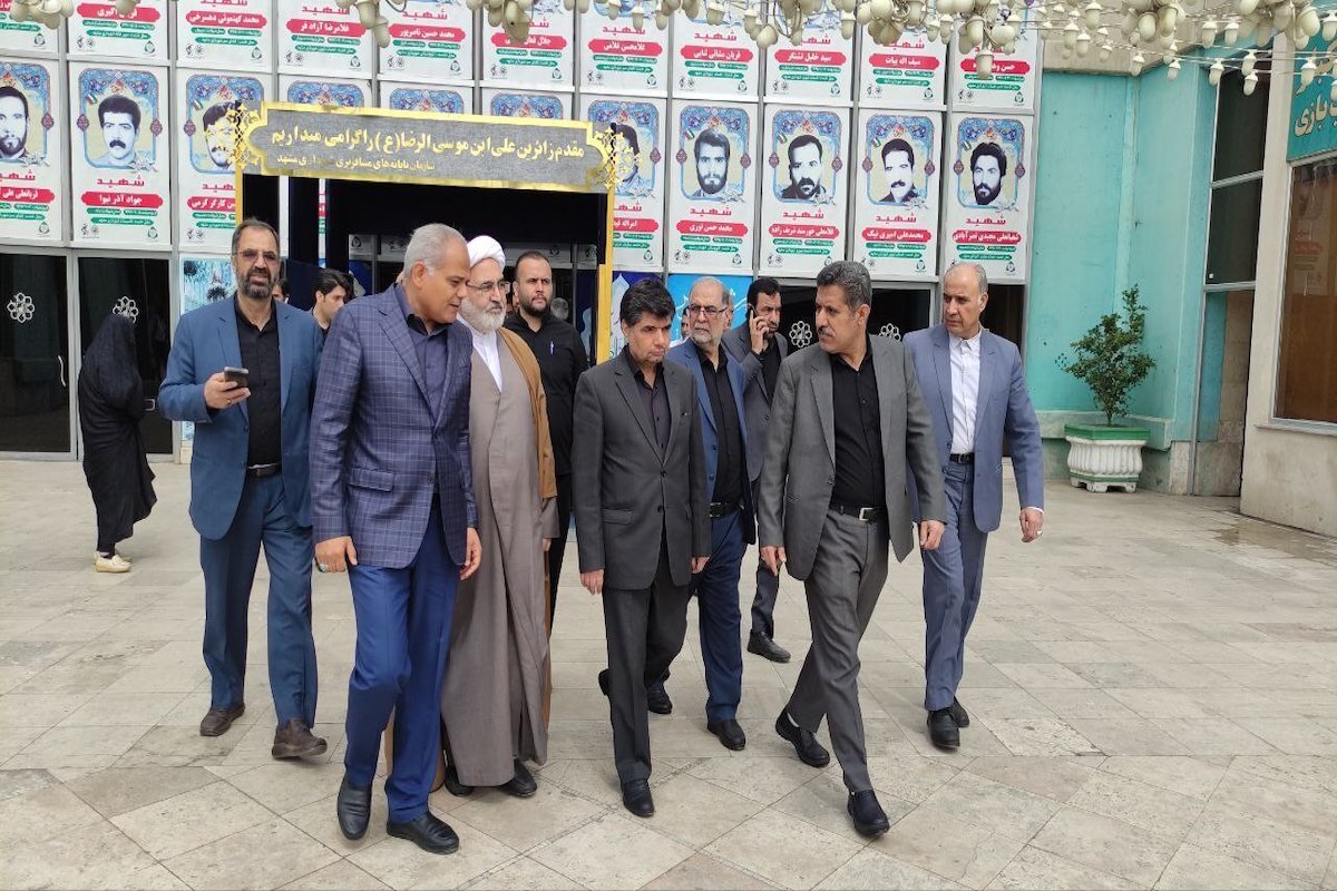 صبح امروز پایانه مسافربری امام رضا (ع) میزبان بازدید سرزده و حضور میدانی جمعی از شهری و بازرسان اصناف و اتحادیه‌ها بود تا روند خدمت‌رسانی به زائران پیک زیارتی نوروزی را از نزدیک موردبررسی و ارزیابی قرار دهند.