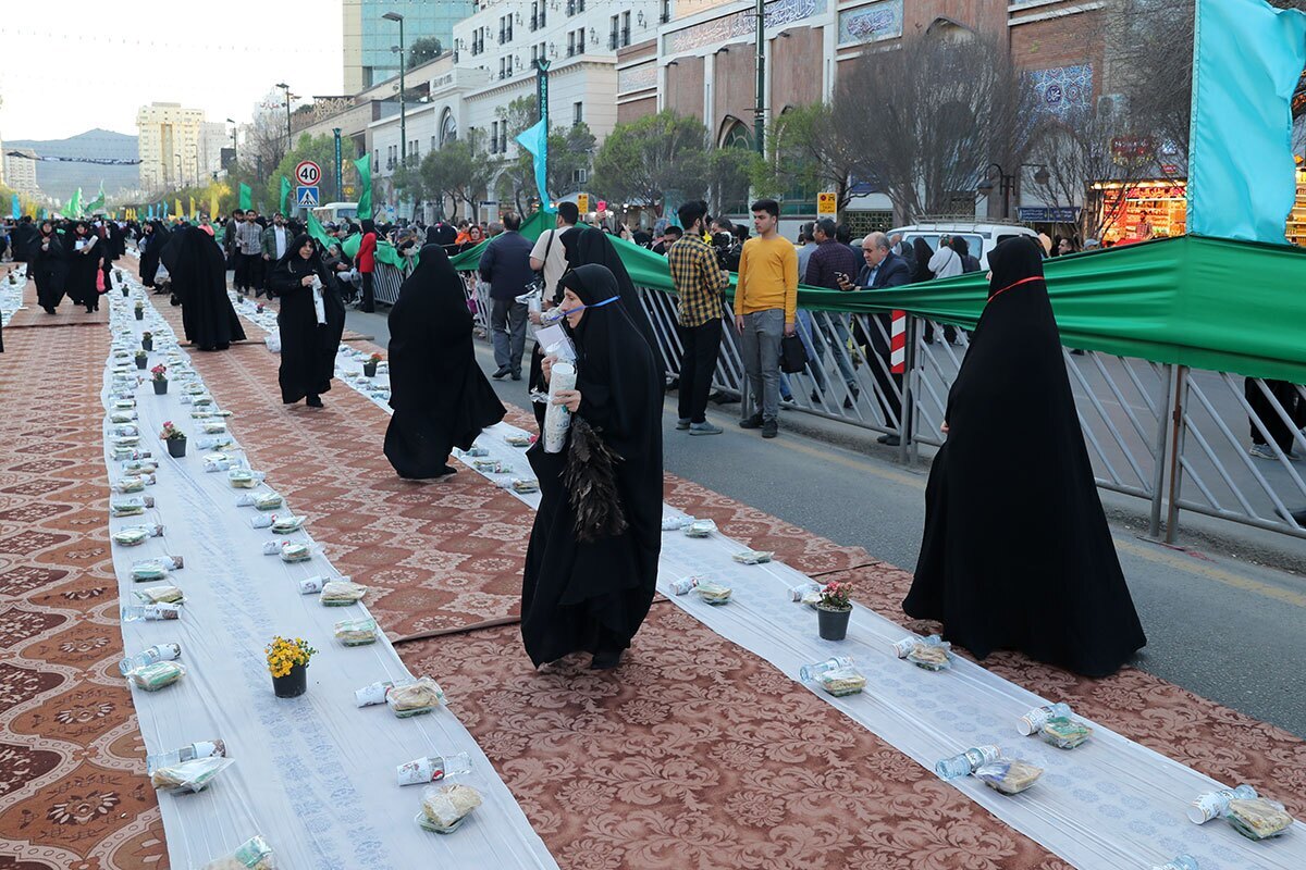 معاون اجتماعی و مشارکت‌های مردمی سازمان فرهنگی و اجتماعی شهرداری مشهد گفت: بیش از ۳ هزار میز افطاری ساده با مشارکت ۲۵۰ تشکل مردمی تاکنون در ماه مبارک رمضان برپا شده است.