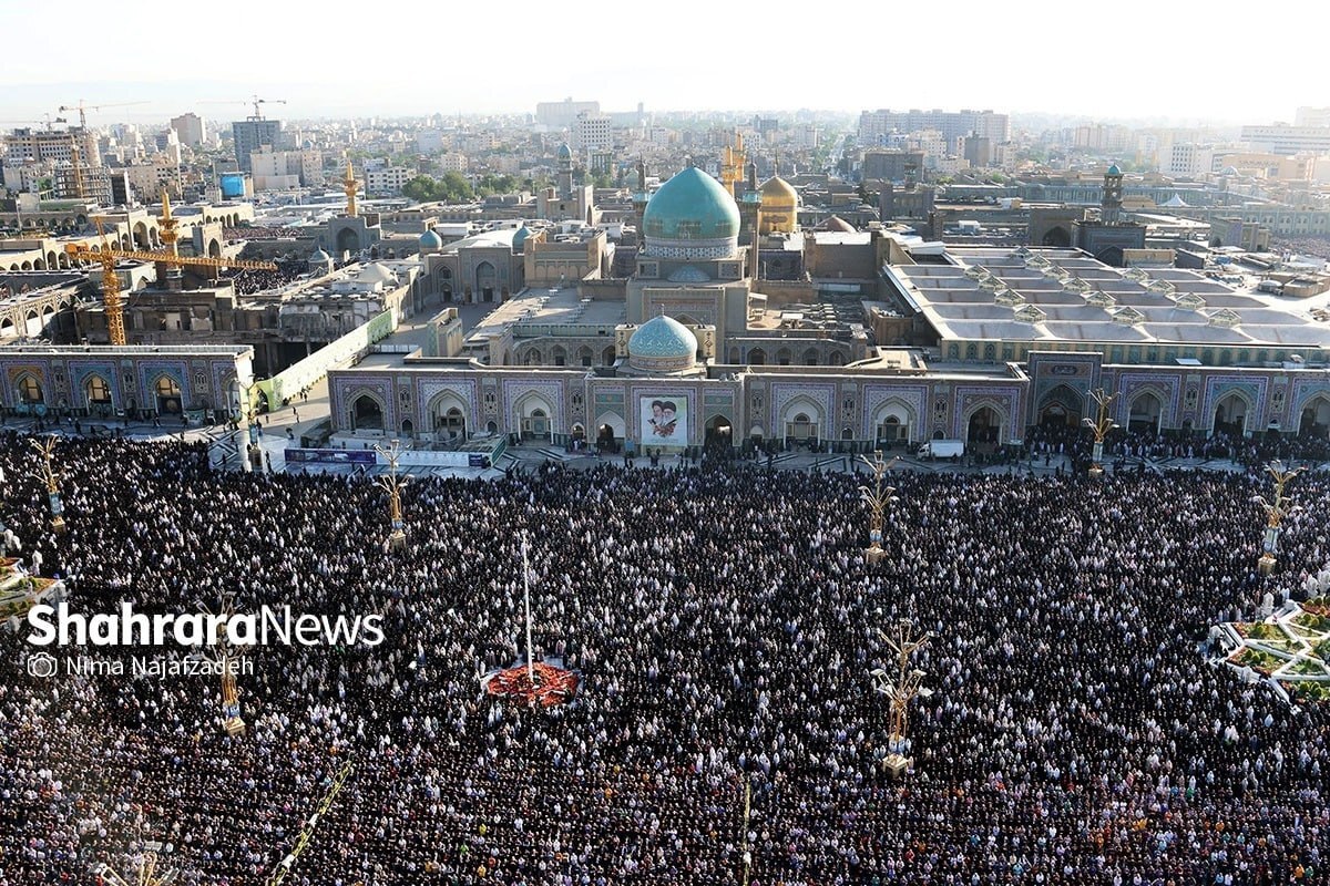 اللهُ اَکبَرُ وَ لِلّهِ الحَمد | روایت شهرآرانیوز از اقامه باشکوه نماز عید فطر در حرم مطهر رضوی