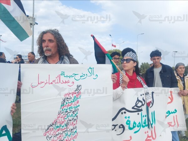 مردم تونس در حمایت از غزه مقابل سفارت آمریکا تجمع کردند مردم تونس در حمایت از غزه مقابل سفارت آمریکا تجمع کردند