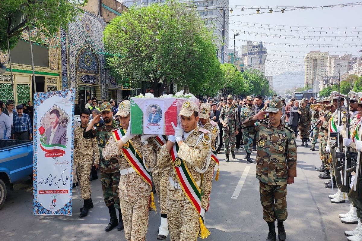مراسم تشییع پیکر مطهر جانباز ۷۰ درصد «علی‌اکبر بهمنی کله‌منار» امروز ۲۷ فروردین‌ماه از مهدیه مشهد به سمت حرم رضوی، با حضور مردم شهیدپرور برگزار شد.