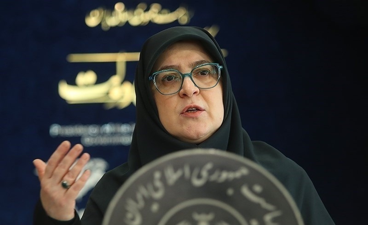 سخنگوی دولت گفت: هیچکدام از موضوعات داخل کشور را به مذاکرات گره نمی‌زنیم. امور جاری کشور در حال انجام است و زمان معرفی وزیر اقتصاد ارتباطی با مذاکرات ندارد.