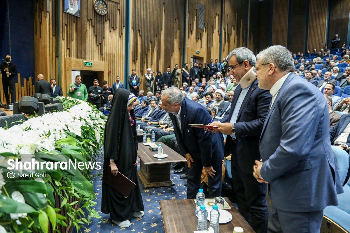 تقدیر وزیر آموزش&zwnj;وپرورش از &laquo;اسما حسن&zwnj;پور&raquo; دختر شطرنج&zwnj;باز مشهدی + فیلم
