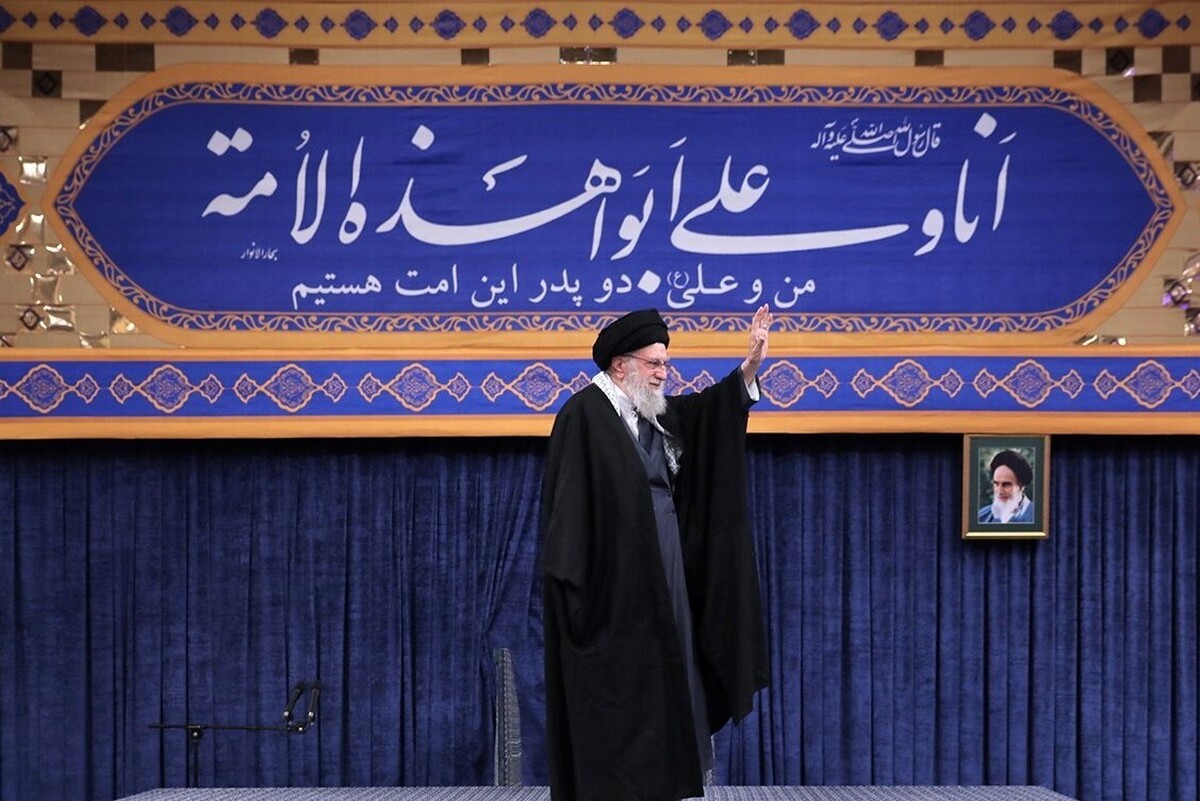 رهبر انقلاب در دیدار خانواده شهدای اقتدار و جنگ ۱۲روزه: به اسم بازار و بازاری نمی&zwnj;توان با جمهوری اسلامی و نظام اسلامی مقابله کرد (۱۳ دی ۱۴۰۴)+ فیلم