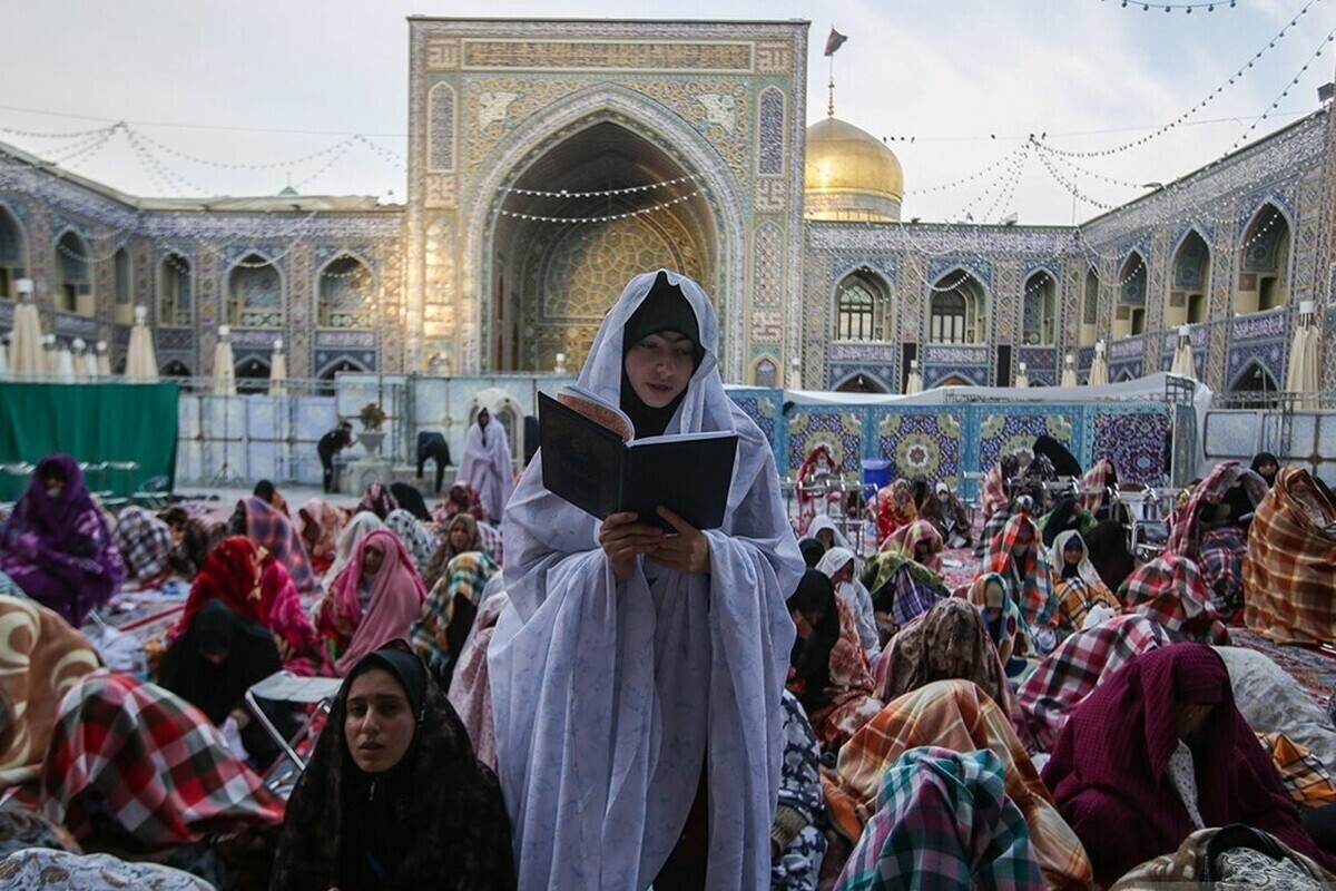 برگزاری برنامه &laquo;اعمال&zwnj; ام&zwnj;داوود&raquo; در حرم امام&zwnj;رضا(ع)