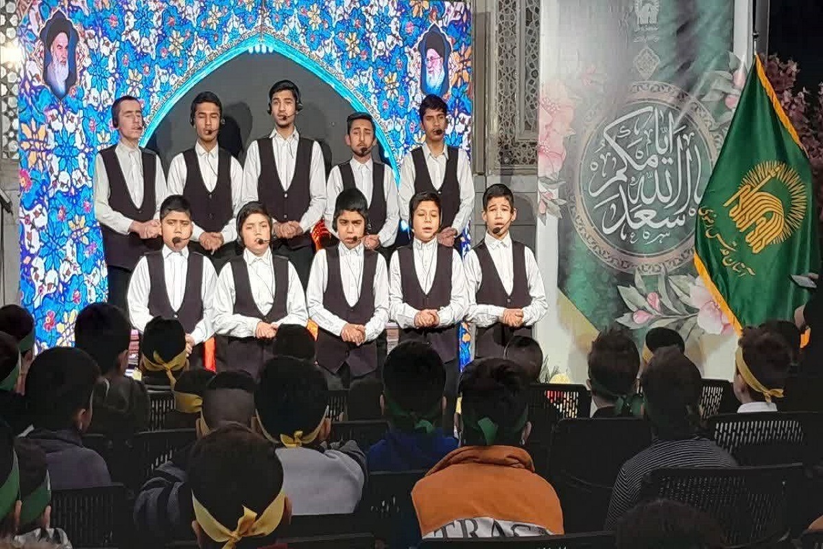 جشن میلاد حضرت علی(ع) با حضور زائران اردو زبان در حرم امام&zwnj;رضا(ع) برگزار شد
