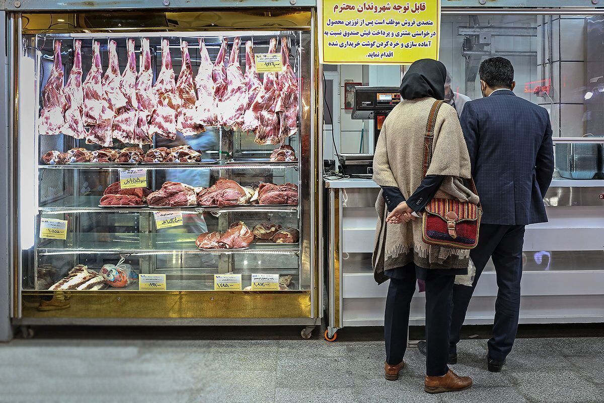 قیمت امروز گوشت قرمز و مرغ در مشهد اعلام شد (۱۵ دی ۱۴۰۴) | ثبات در قیمت&zwnj;ها