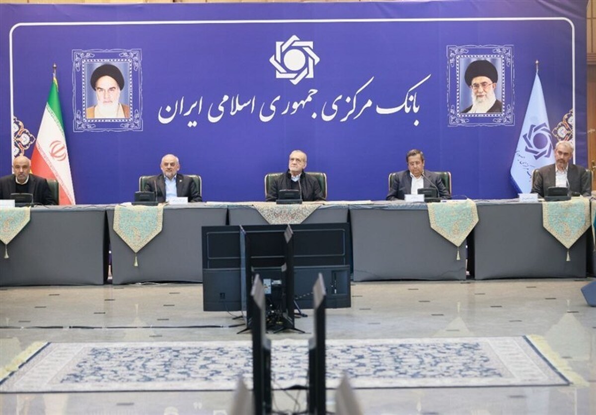 پزشکیان به بانک&zwnj; مرکزی رفت (۱۷ دی ۱۴۰۴)