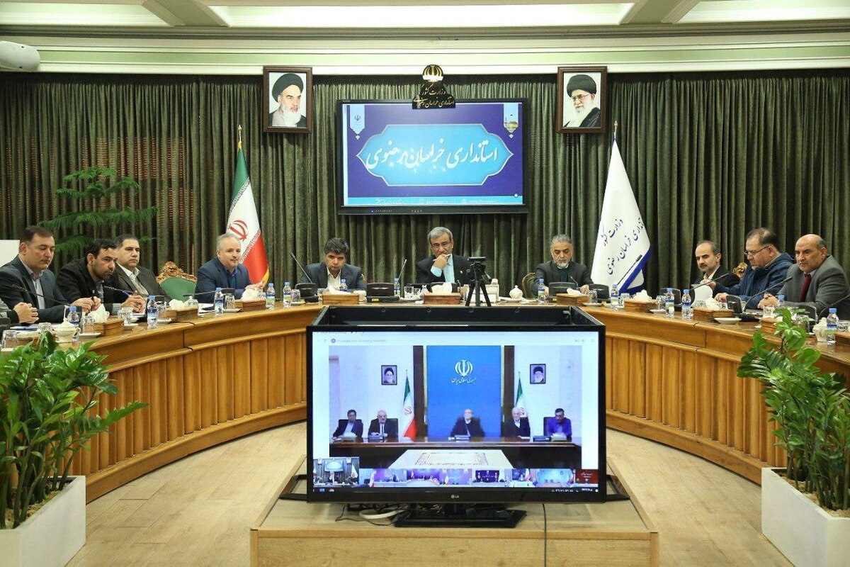 نشست وبیناری رئیس&zwnj;جمهور با استانداران برای اجرای طرح جامع حمایت معیشتی و امنیت غذایی (۱۸ دی ۱۴۰۴)