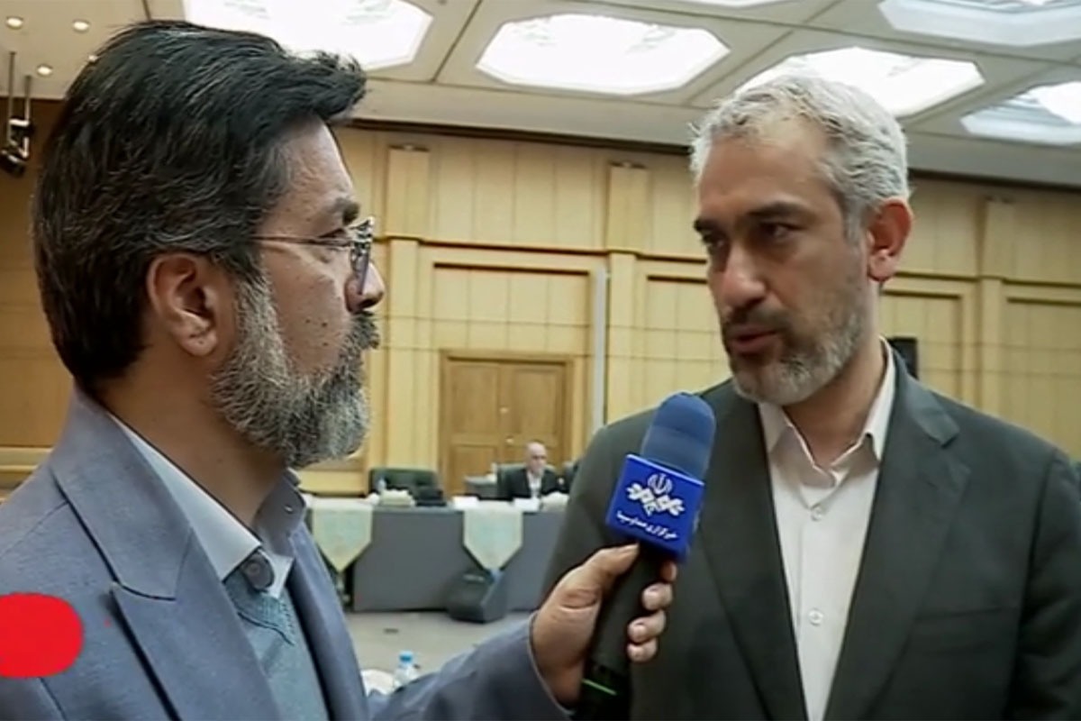 وزیر اقتصاد: مدیرانی که از عرصه ارز در بازار تخطی کنند ظرف یک روز عزل می&zwnj;شوند+ فیلم