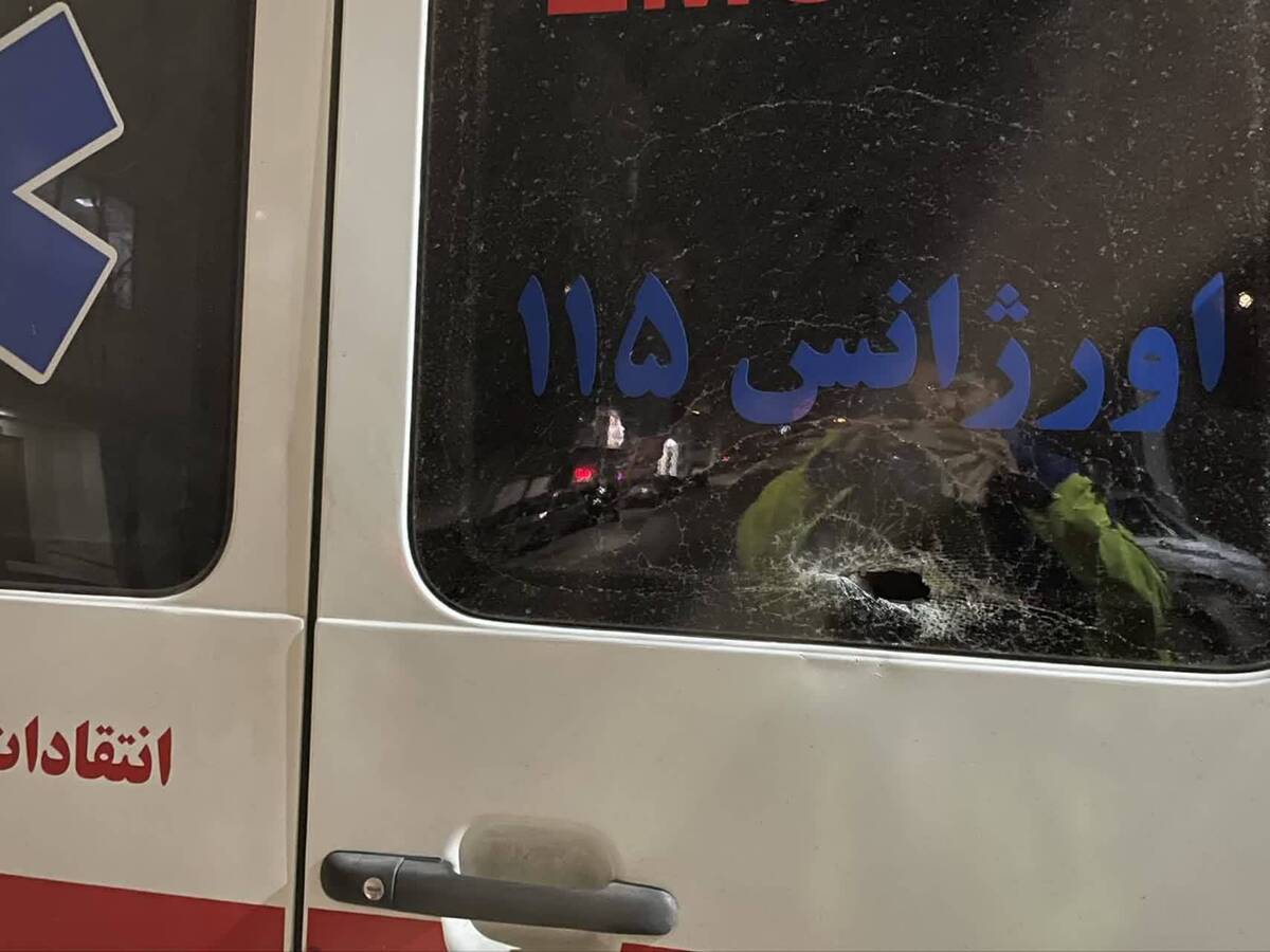 آمبولانس&zwnj;ها هم در امان نماندند؛ حمله آشوبگران به ۵ خودروی اورژانس مشهد در حین امدادرسانی