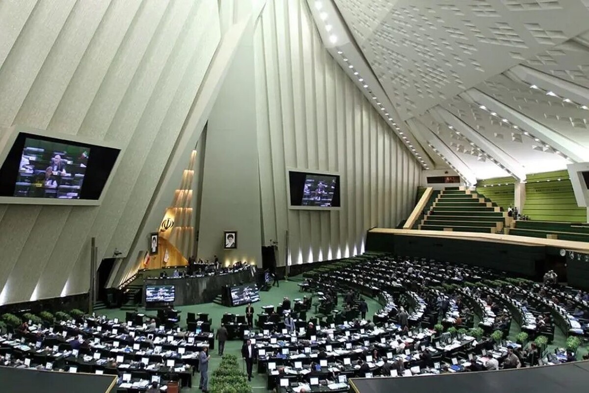 برگزاری جلسه غیرعلنی مجلس با حضور مسئولان دولتی درباره وضعیت معیشتی و نوسانات ارز (سه‌شنبه، ۲ دی ۱۴۰۴)