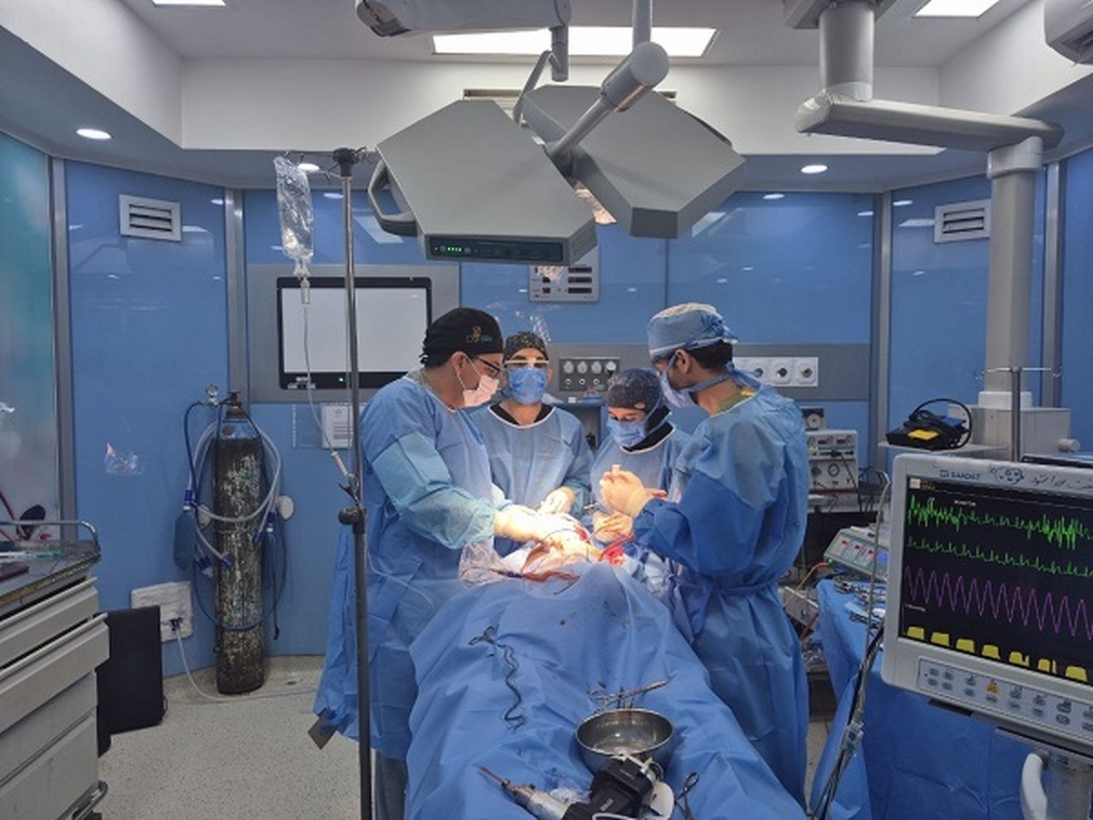 انجام جراحی موفق تومور بدخیم فک در بیمارستان امید مشهد (۲ دی ۱۴۰۴)