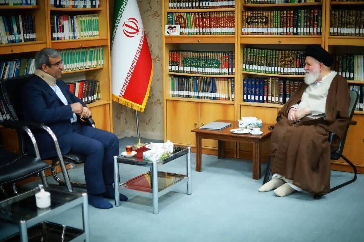 آیت الله علم الهدی: اولویت کشور معیشت مردم است، نه حواشی فرهنگی | نگاه سرمایه&zwnj;محور، مردم را از معادلات اقتصادی حذف کرده است