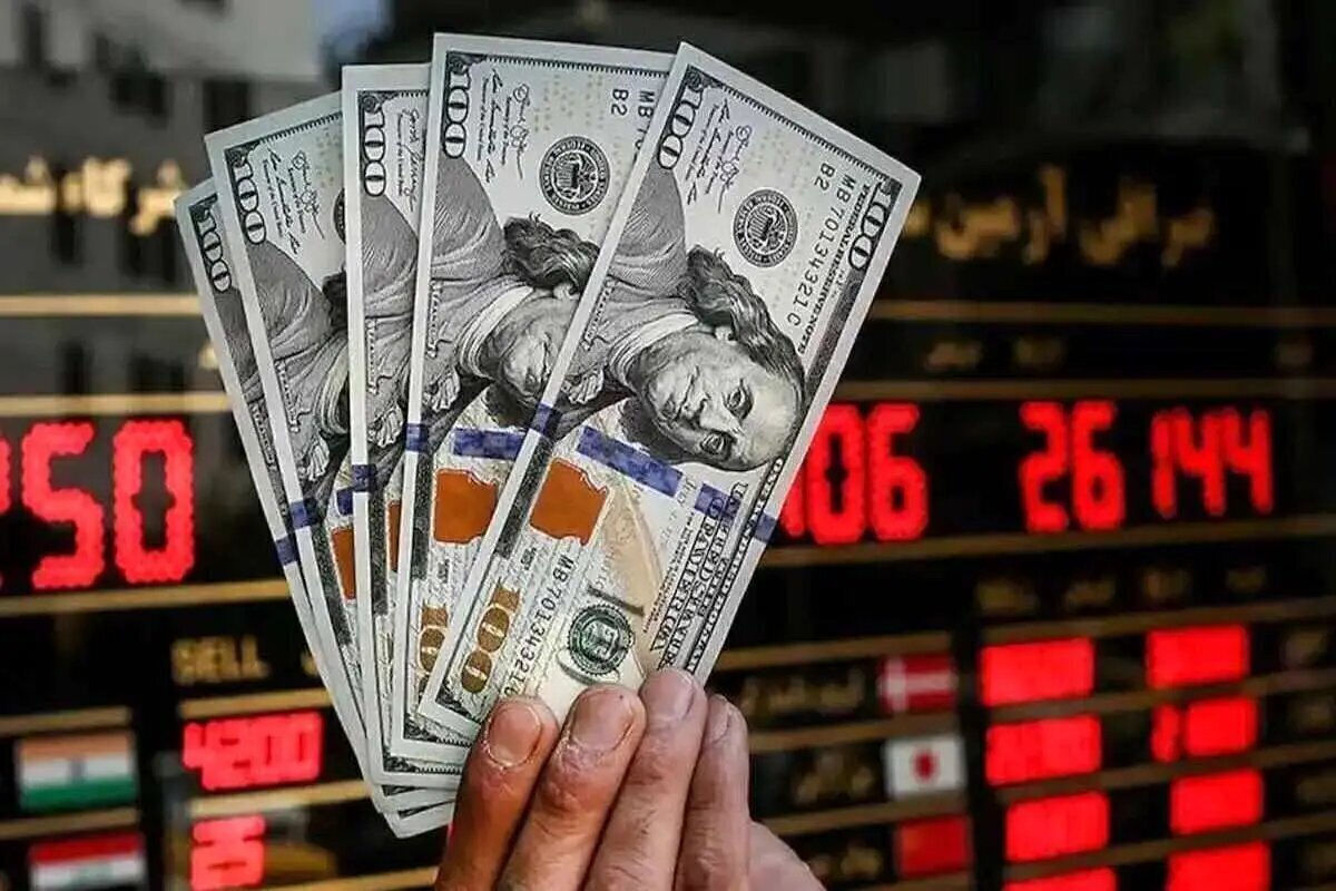 معاملات میدان فردوسی در جریان است | دلار ۱۴۲ هزار تومانی، بازار ارز را فروشنده کرد (۲۱ دی ۱۴۰۴)