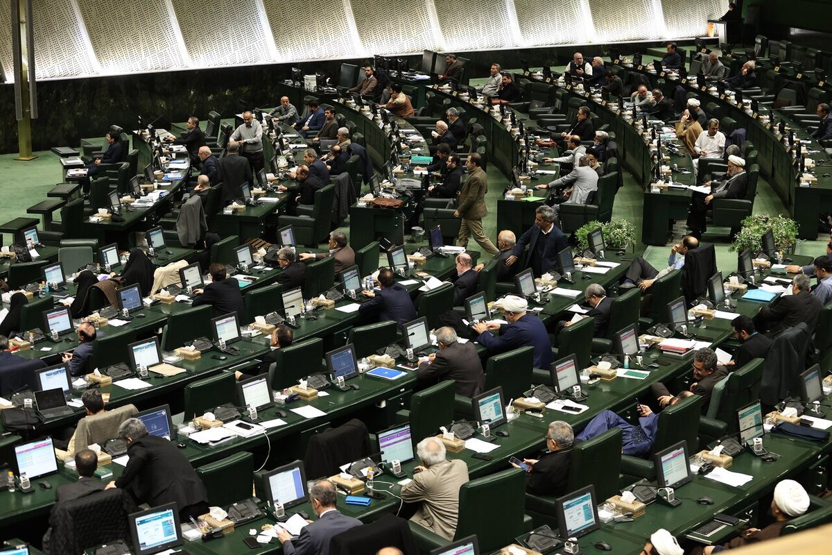 مجلس تقاضای اولویت برای طرح نحوه برگزاری تجمعات و راهپیمایی‌ها را بررسی می‌کند (۲۴ دی ۱۴۰۴)