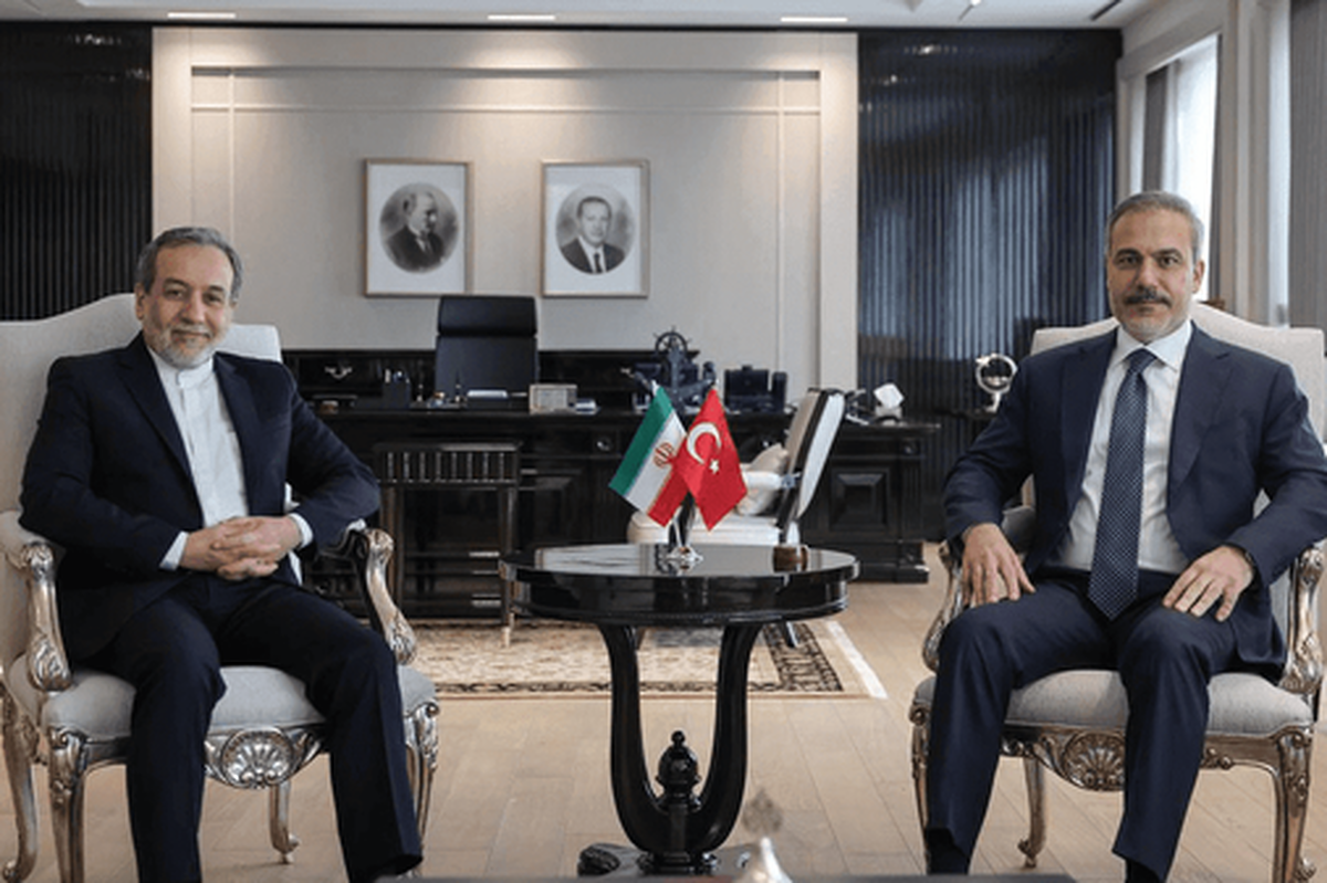 گفت&zwnj;و&zwnj;گو و تبادل نظر تلفنی عراقچی با وزیر امور خارجه ترکیه