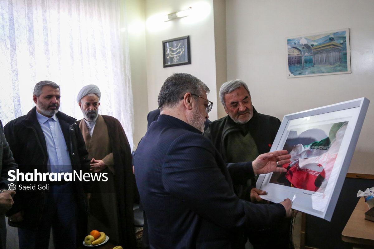 دیدار شهردار مشهد با خانواده شهید &laquo;عیسی علیپور&raquo; از شهدای خدمت شهرداری در جریان ناآرامی&zwnj;های اخیر + فیلم