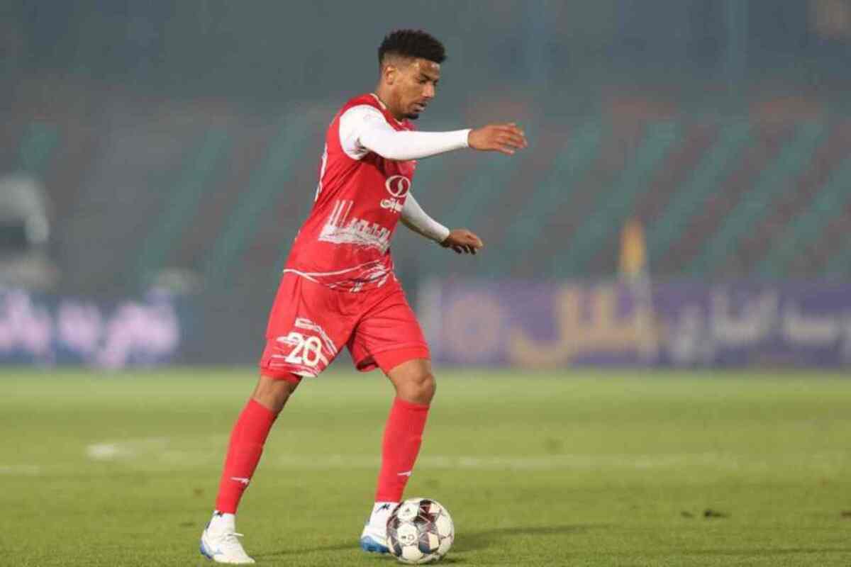پرسپولیس دفاع جذب می&zwnj;کند