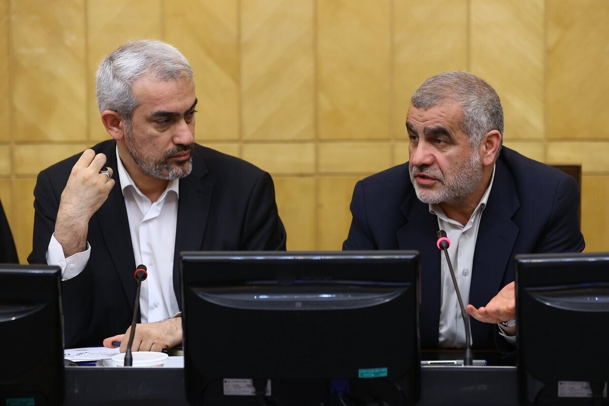 نشست بررسی آثار تورمی افزایش ۲ درصدی مالیات بر ارزش افزوده در بودجه برگزار شد