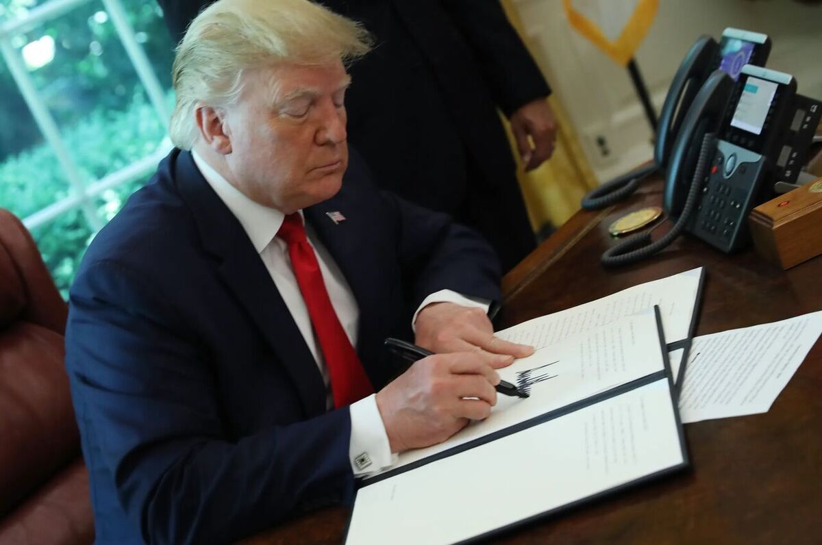 هشدار دموکرات‌ها به ترامپ درباره تبعات برکناری سفرای آمریکا