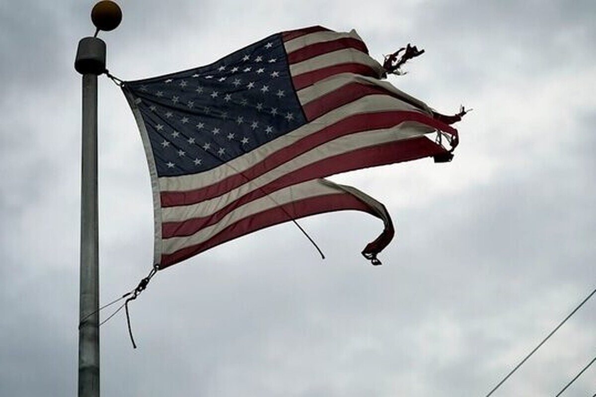 زخمی شدن ۲ نفر در جریان تیراندازی مامور اداره مهاجرت آمریکا