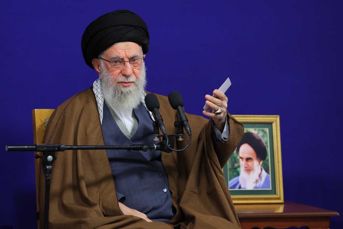 رهبر معظم انقلاب: حوزه علمیه مشهد مدیون مرحوم آیت‌الله میلانی است + فیلم