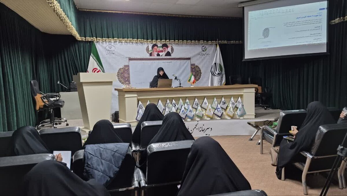 خانواده، محور اصلی الگوی سوم زن مسلمان