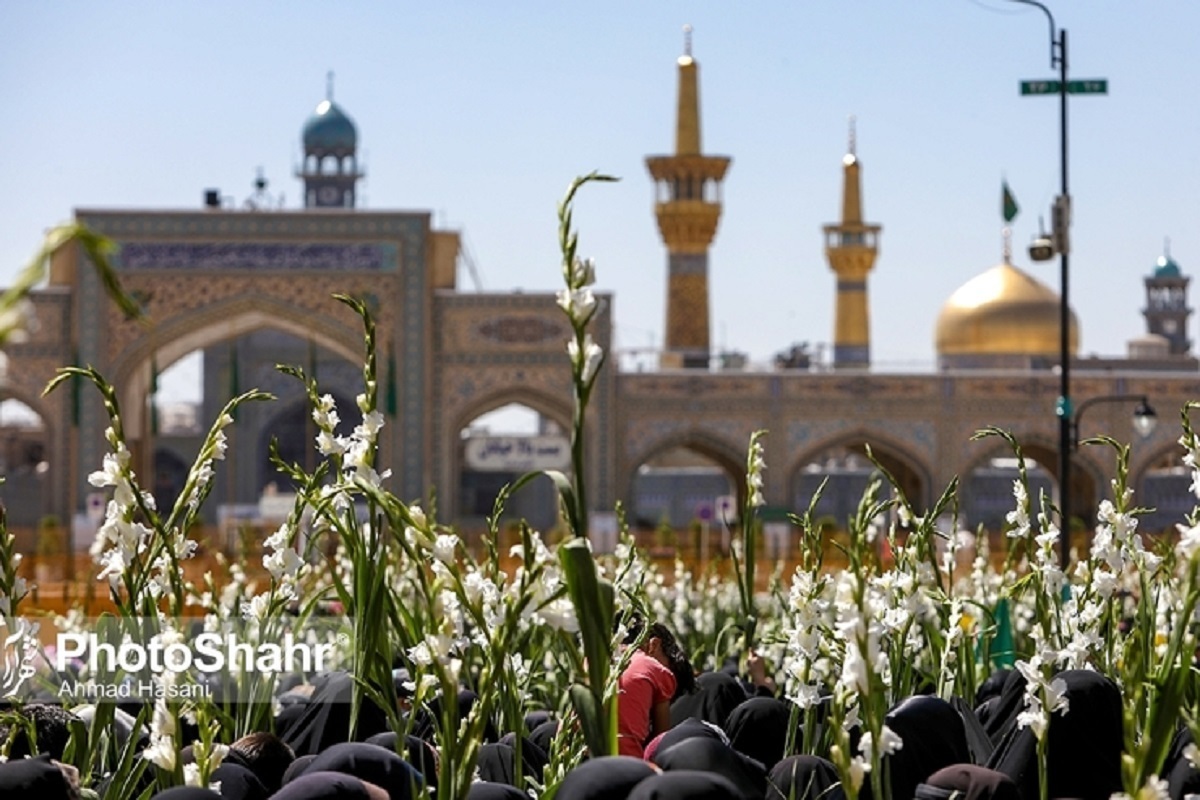 حرم امام&zwnj;رضا(ع) در شب میلاد جوادالائمه(ع) گل&zwnj;باران می&zwnj;شود