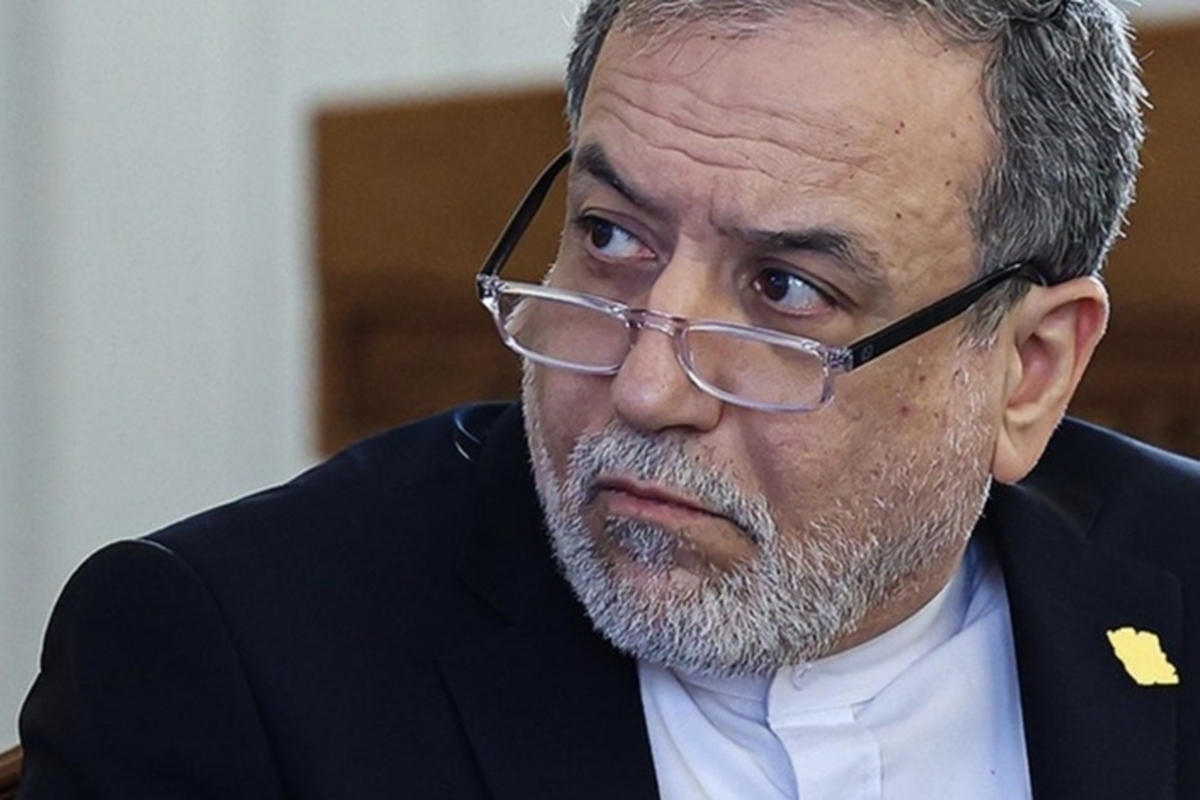 عراقچی: آمریکا آن&zwnj;سوی دنیاست، اما برای مانور نظامی ایران نسخه می&zwnj;پیچد!
