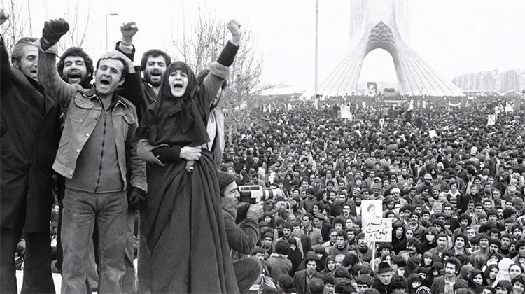 نور آیات قرآن در مسیر انقلاب | مروری بر برخی مفاهیم قرآنی که خطوط راهبردی نهضت امام خمینی (ره) را ترسیم کرد نور آیات قرآن در مسیر انقلاب | مروری بر برخی مفاهیم قرآنی که خطوط راهبردی نهضت امام خمینی (ره) را ترسیم کرد