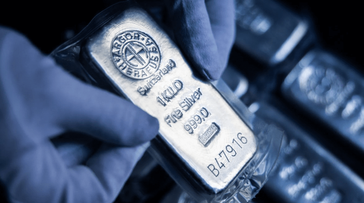 نقره فرو ریخت؛ سقوطی نادر در نیم&zwnj;قرن (۱۳ بهمن ۱۴۰۴)