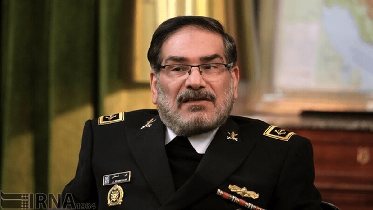 شمخانی: عراقچی مورد اعتماد سطوح عالی تصمیم‌گیری است