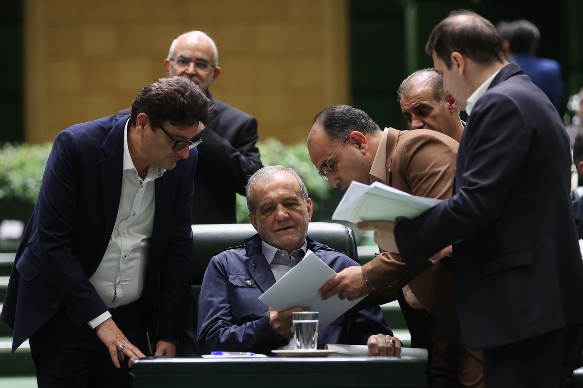 نمایندگان مجلس در نامه به پزشکیان: وزارت بهداشت مانع افزایش ظرفیت پزشکی و دندانپزشکی است