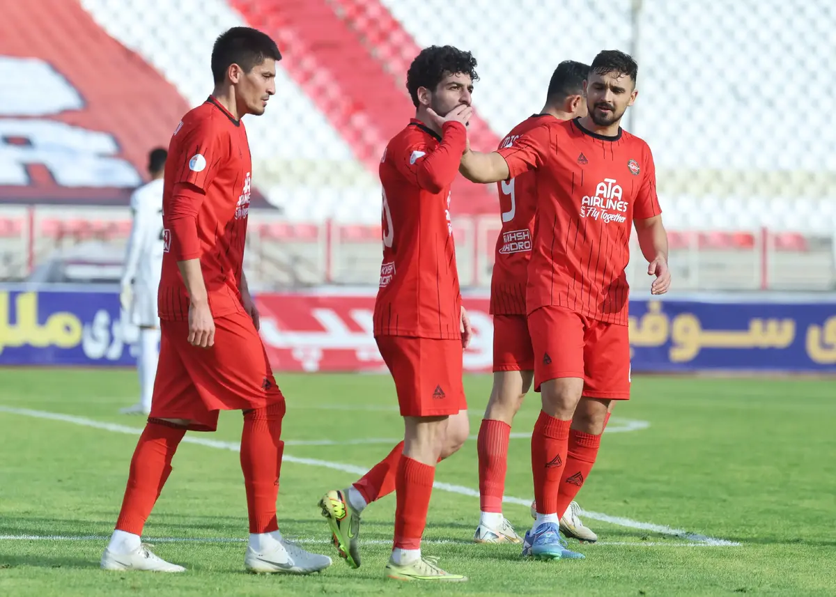 هفته بیستم لیگ برتر | سه مدعی هم&zwnj;امتیاز، پرسپولیس یک قدم عقب&zwnj;تر + جدول لیگ