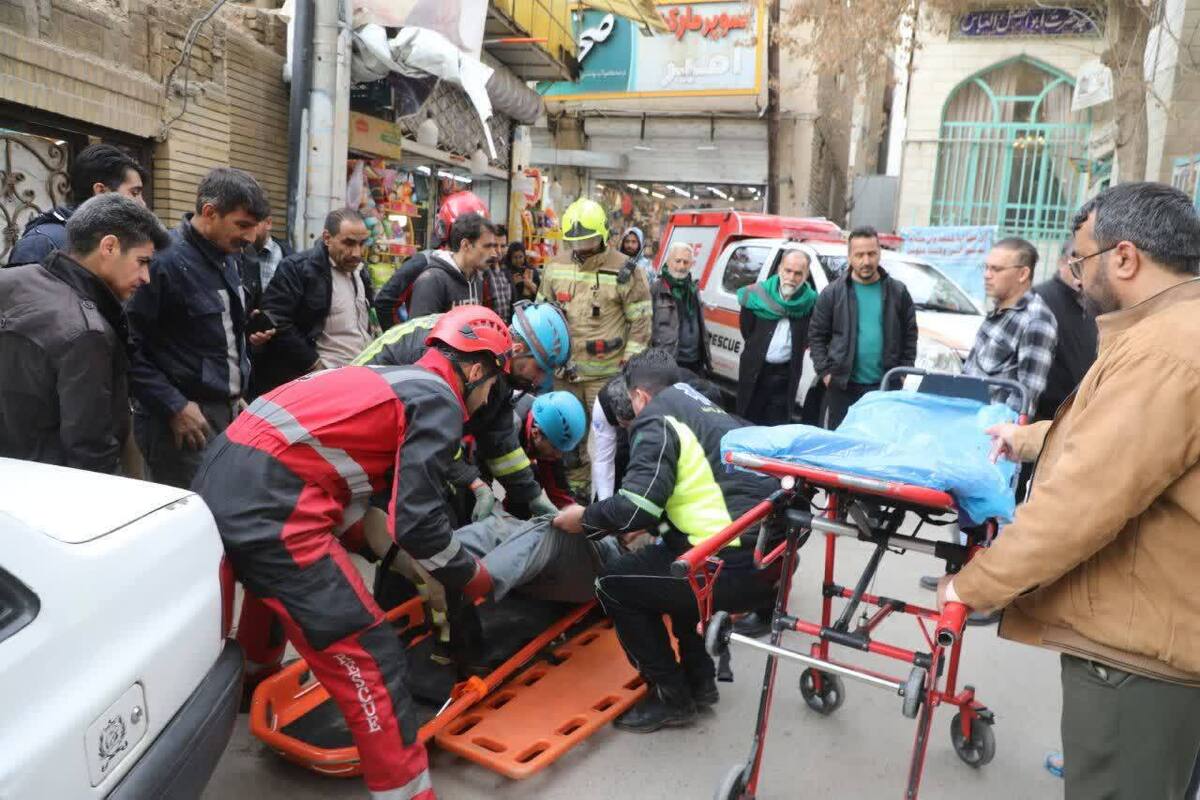 نجات معجزه&zwnj;آسای کارگر محبوس از زیر آوار در خیابان امام رضا (ع) مشهد (۱۹ بهمن ۱۴۰۴)