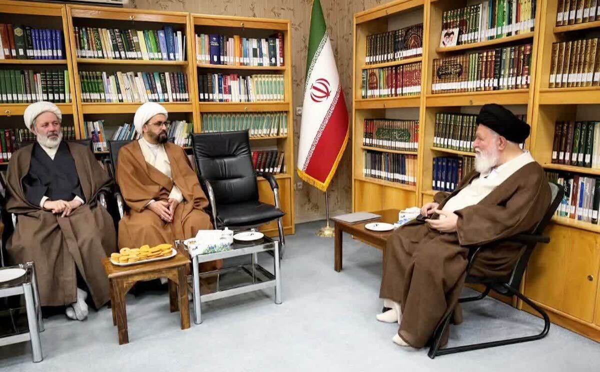 آیت‌الله علم‌الهدی: شناسایی مسائل بومی و حضور فعال در ساختار‌های استانی ضروری است
