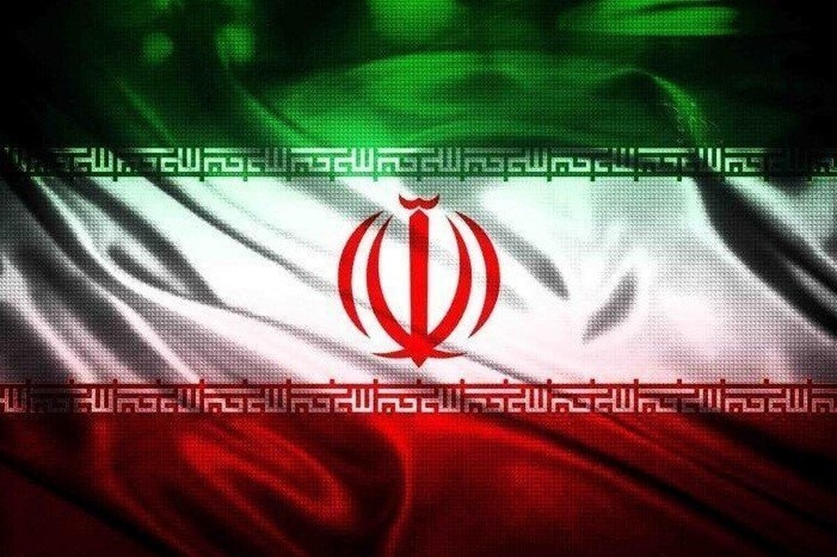 راه&zwnj;اندازی پویش هر خانه یک پرچم | اهتزاز پرچم ایران در کوچه&zwnj; پس&zwnj;کوچه&zwnj;های شهر مشهد