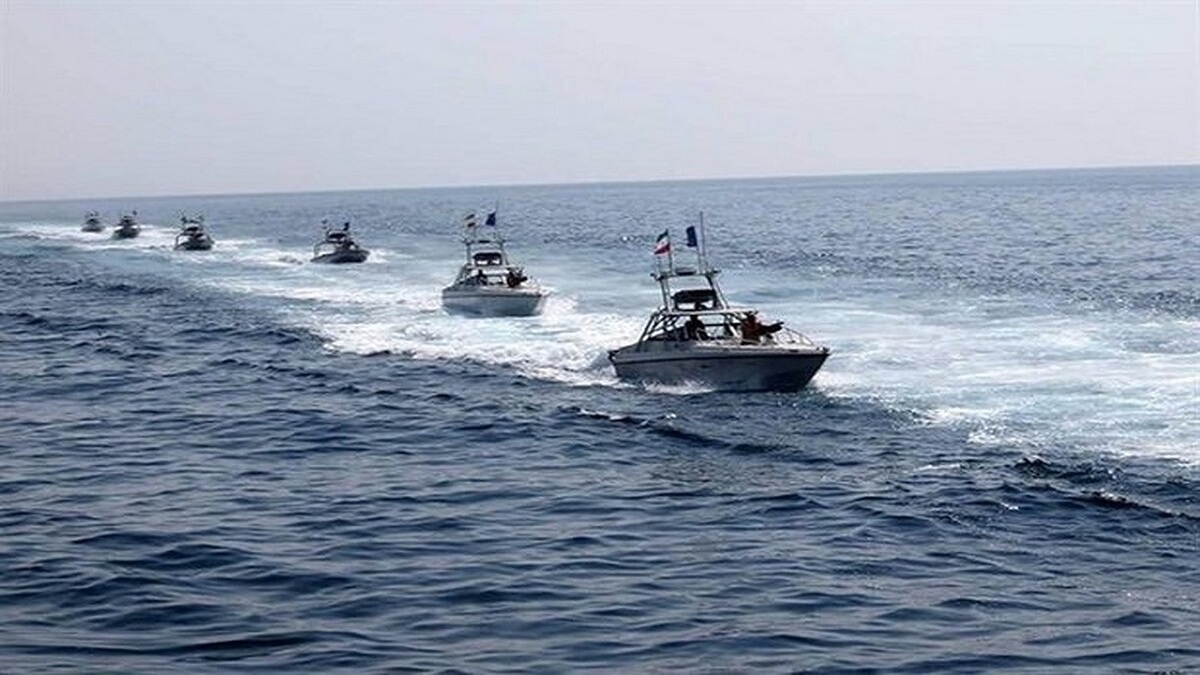 رزمایش «کنترل هوشمند تنگه هرمز» نیروی دریایی سپاه آغاز شد (۲۷ بهمن ۱۴۰۴) + فیلم