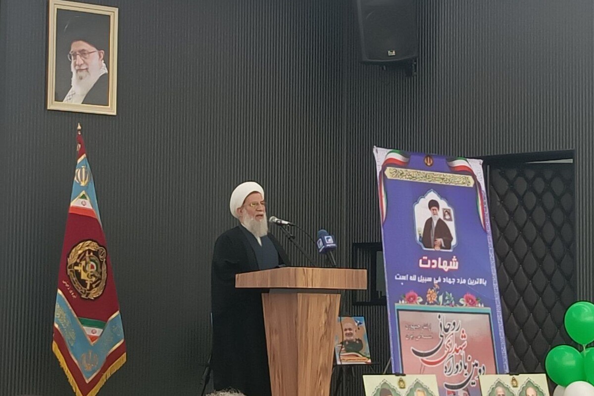 رئیس عقیدتی ارتش: رئیس جمهور برای خشکاندن ریشه فتنه وسط میدان و مطیع امر رهبری است
