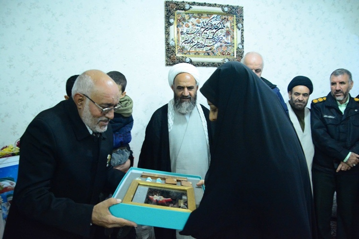 تجلیل خادمیاران آستان قدس رضوی از خانواده&zwnj;های شهدای امنیت در استان فارس