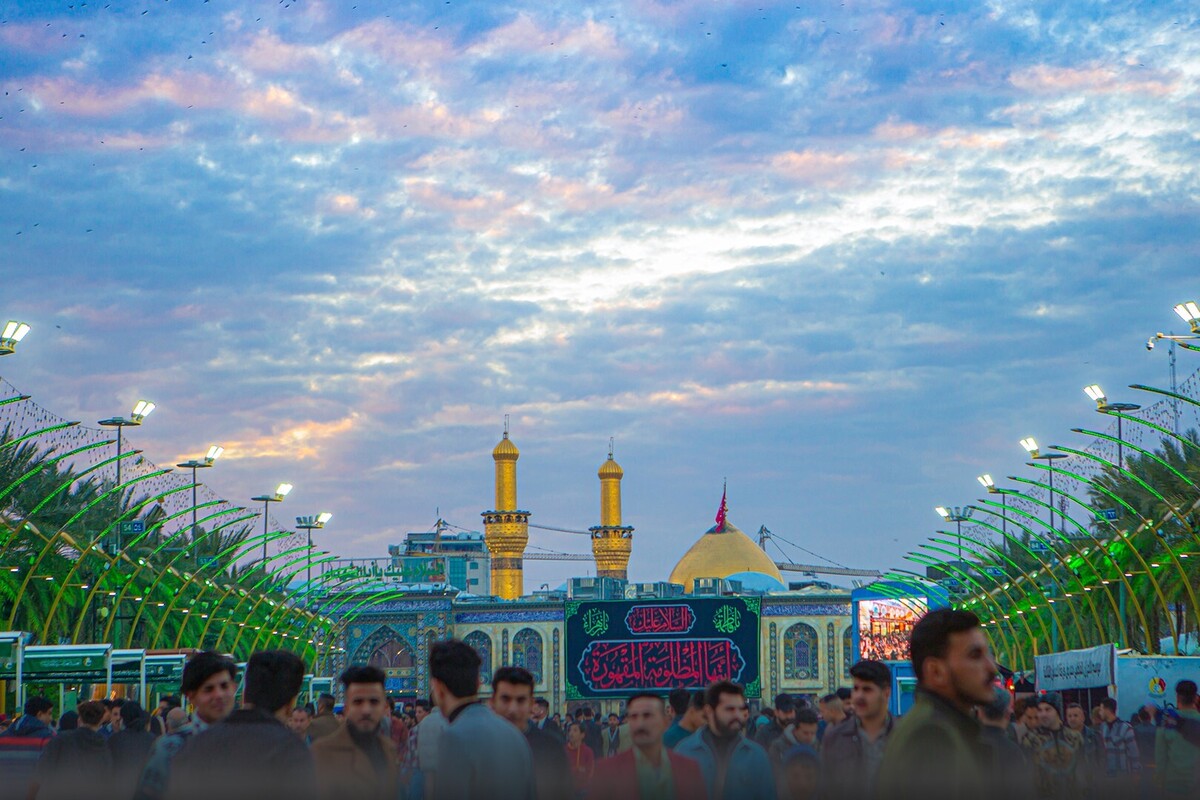 ویدئو| گلباران بین&zwnj;الحرمین در روز ولادت حضرت عباس (ع)
