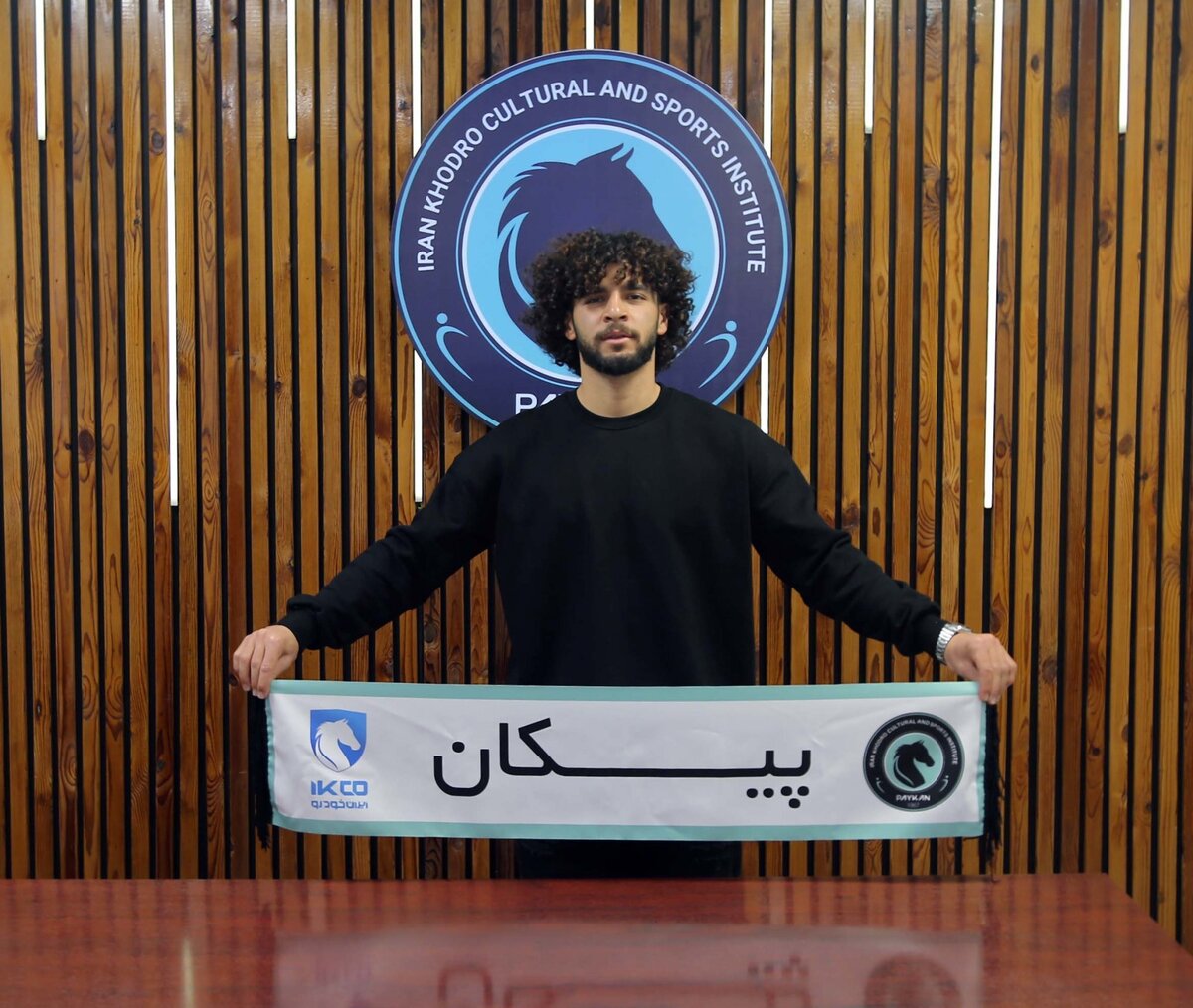 اقدام عجیب پیکان: خرید پس از بسته‌شدن پنجره!