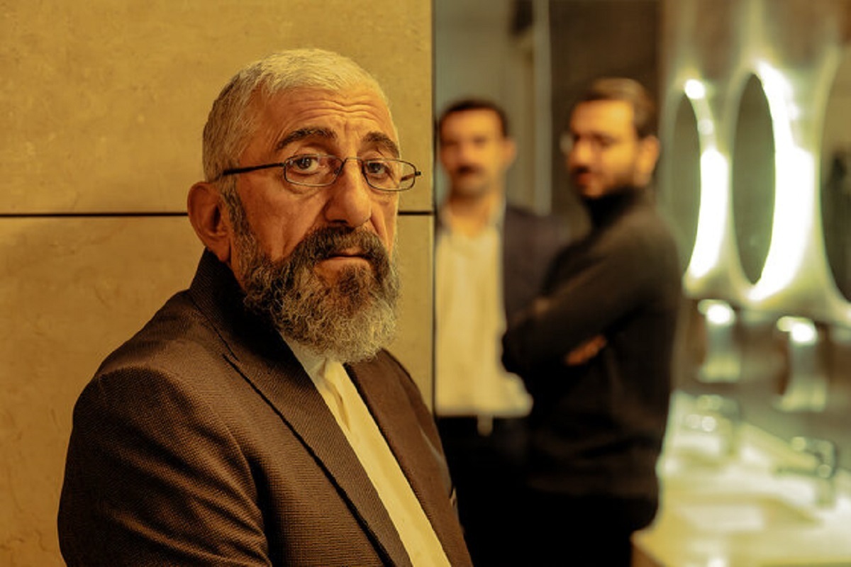 انتشار اولین عکس از رضا کیانیان در فیلم &laquo;جهان مبهم هاتف&raquo;