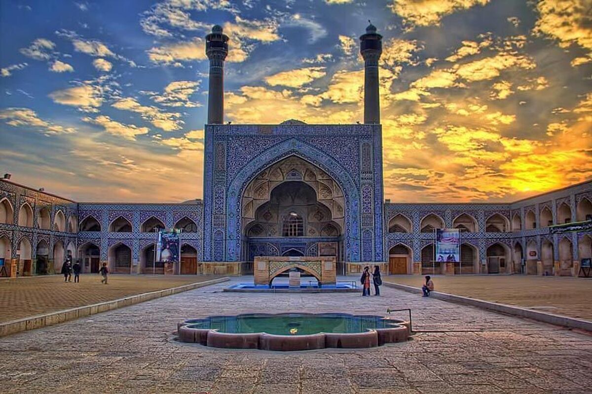اقدامات فوری برای مهار نشت آب در مسجد جامع عتیق اصفهان | کنترل رطوبت و اصلاح تأسیسات پشت گنبد نظام&zwnj;الملک