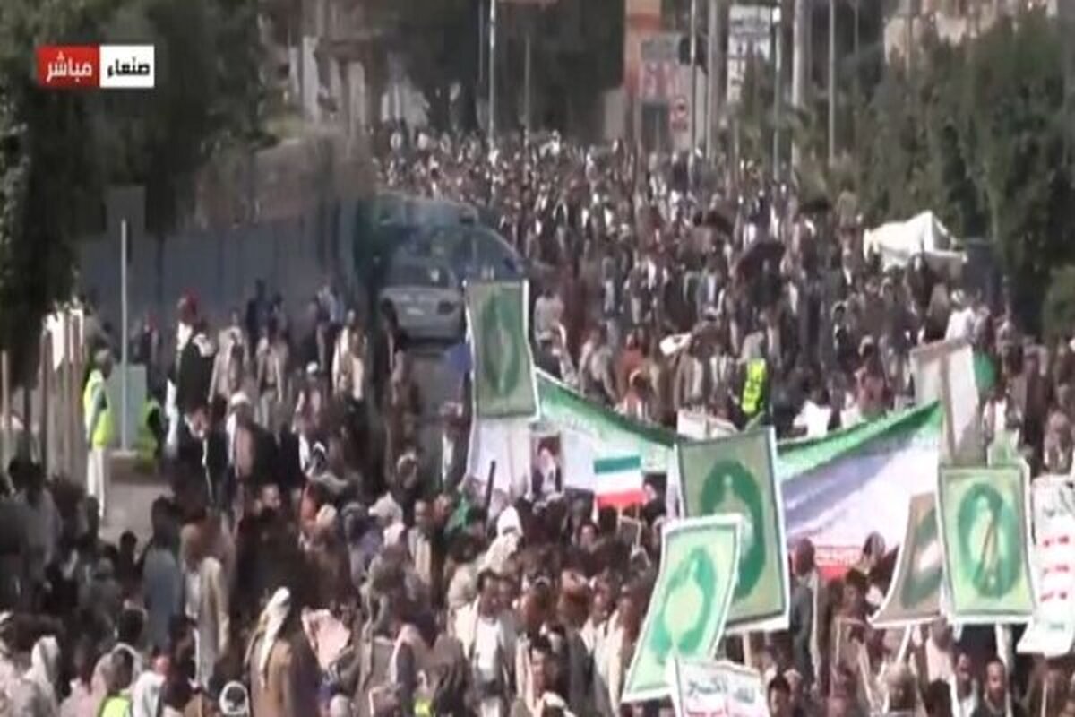 راهپیمایی عظیم یمن در حمایت از ایران | یمنی&zwnj;ها: حمله به ایران به مثابه تجاوز به کل امت اسلامی است