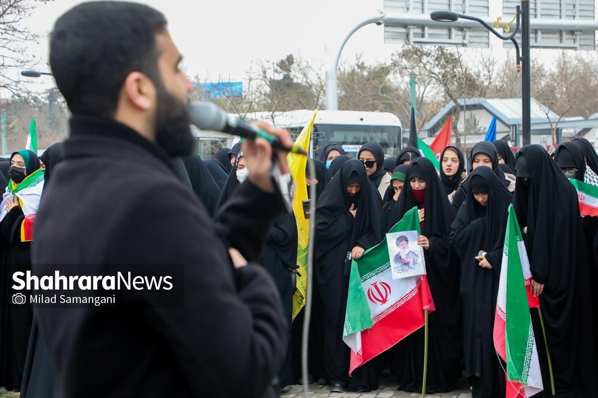 ویدئو | تجمع دانشجویان مشهد در حمایت از پاسخ ایران به تجاوز آمریکایی - صهیونیستی به کشور (۱۲ اسفند ۱۴۰۴)